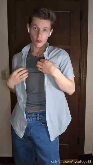 Gay Muscle Boi Jerk Off Top