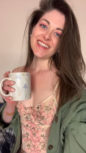 Seductive Blue Eyes Brunette Fansly Girl Next Door