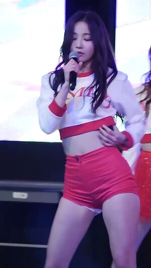 MOMOLAND - YeonWoo Tight Shorts and Ass