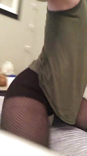 You guys suggested putting rubber bands on my book to make riding easier, so here's my thank you t for you all :)