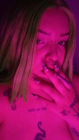 Natural Saggy Tits Nails Smoking Tattooed