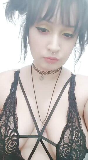 Ready to dance over the bar all night. i tried a look inspired by love, death & robots, from netflix. what did you think?