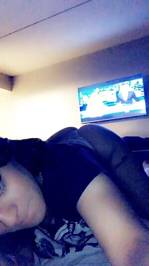 Natalia Pink Nail Blowjob