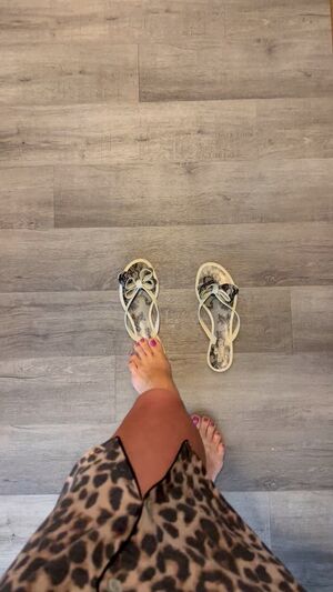 Flip Flop Fetish Cum On Feet