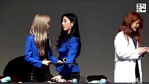 Eunseo and Yeoreum at it again!