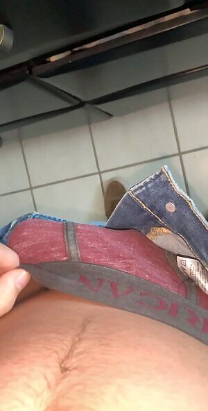 Any hot bottoms want to hmu?