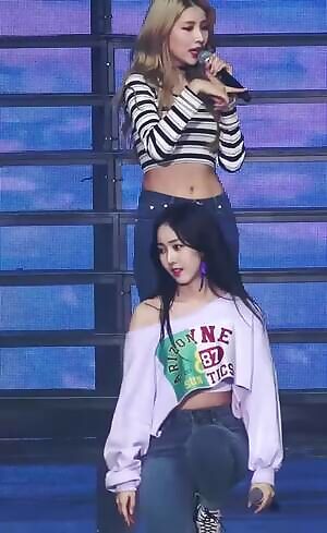 Gfriend - Sinb's neck & Sowon's live moving tummy above