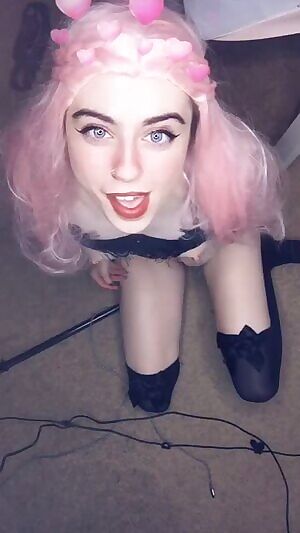 Watch me play with my pussy and shove a tail plug in my ass on my premium Snap today! // Or, let me get you off in a session! //    💘