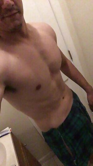 I’m so horny when I get back from the gym I just wanna rip my shorts off and climb on top of you 😘