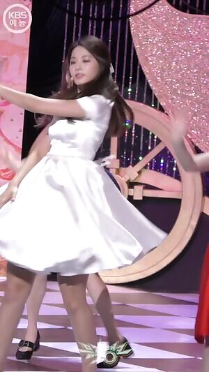 Twice - Tzuyu & Nayeon