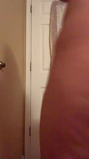 Clapping my cheeks with my plug