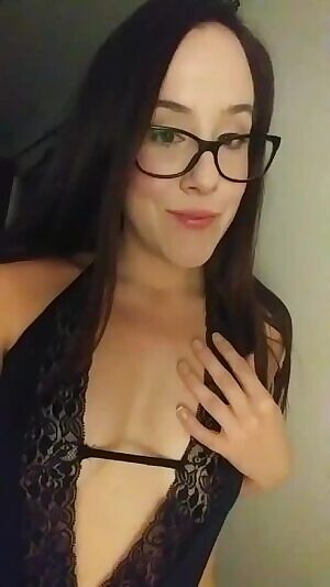 Mistress Sarah wants you on your knees this evening. Prove your worth to a Mistress like no other!