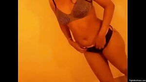 Happy New Year : The New Year Wiggle!