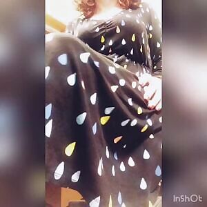 Happy Monday, friends! Someone's pushing her boundaries and making some noise in her open office...