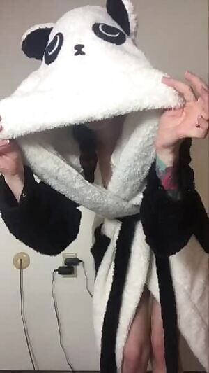 This gif is just an excuse to show off my new robe 🐼