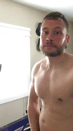 Having fun with some pull ups 🤪