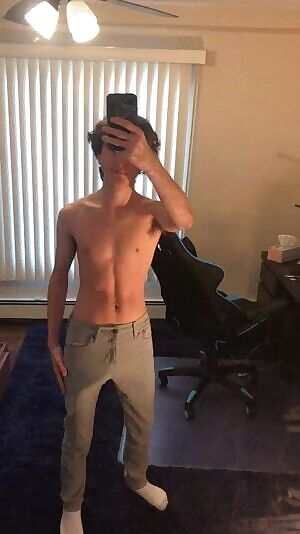 Found this gif I posted on my old account 2 years ago when I was 18. Maybe some of you will remember it