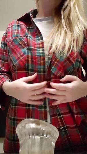 Comfy fall clothes are my fave 🥀