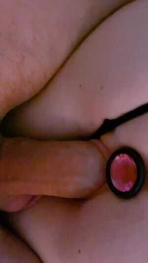 All plugged up and shaking with pleasure 😻