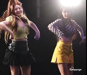 Momoland - Ahin & Nancy bouncing around!