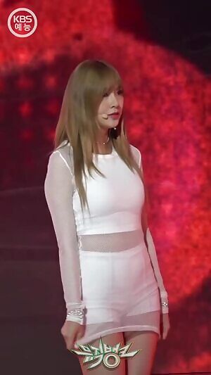 Apink - Hayoung Showing Off