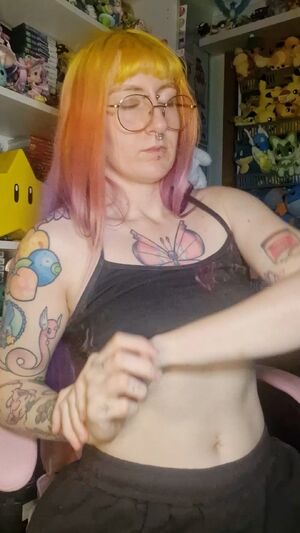 Amateur Girls Belly Button Tits