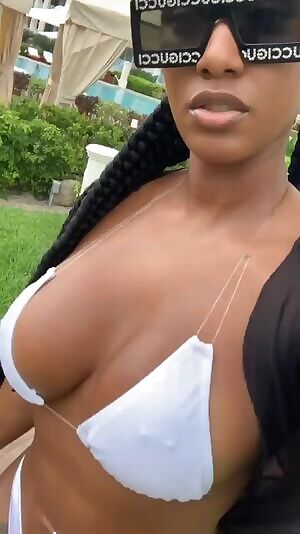 Bernice Burgos shake boobs