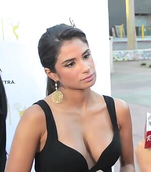 Diane Guerrero -- 5'2