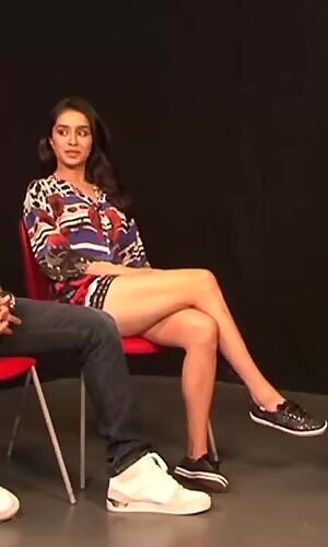 Look at Shraddha Kapoor's thighs and drool!!!!