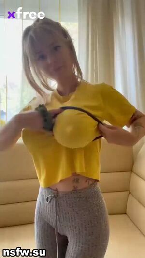 Shoplifters 21 Years Old Alyssa Milano