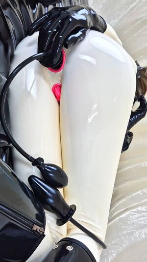 Shiny Butt Plug Buttplug Latex OnlyFans
