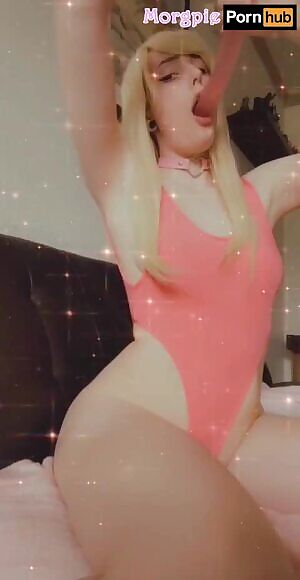 Snapchat Slut Deepthroats Her Dildo