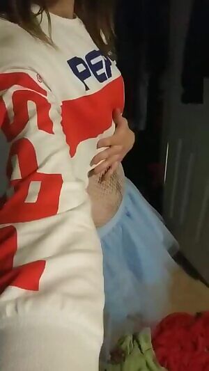 Who wants to see my plug myself next? Kik: Chameleonqueenxo