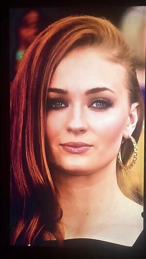 Sophie Turner gets her gorgeous face SMOTHERED IN A LOAD OF HOT CUM!!!!