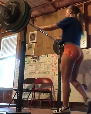 Weightlifter Sydney Goad front squats 90kg/198lbs