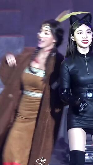 Twice - Nayeon & Jihyo