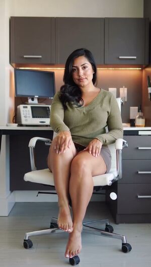 Coworker Feet Foot Worship Goddess Latina