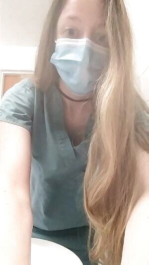 uck me in my scrubs 😇