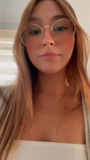 Selfies Babe Cute OnlyFans Solo