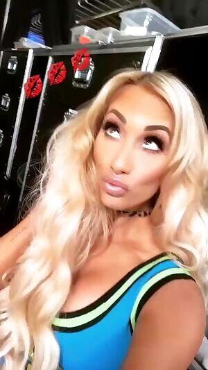 Carmella, Bobble headed Bimbo