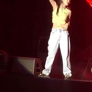 Hyuna takes off her shirt