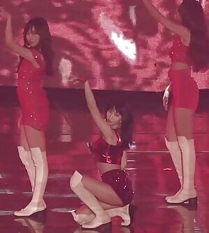 TWICE - Momo