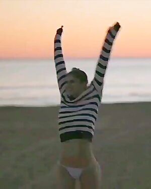 Alexandera Daddario Midriff