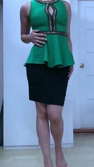 Peeling down both my skirt and panties ☺️