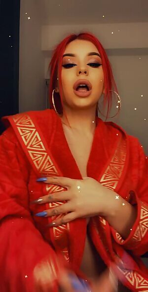 Just got out of the shower! What would you do to me? 👅