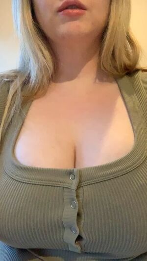 Milfy Melons Amateur Babe Big Tits