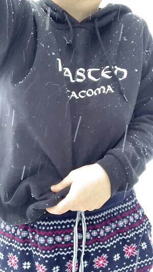 Snowy Public Titty Drop 🥶❄️