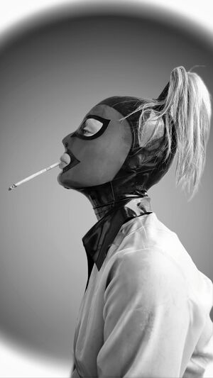 Mask on! Amateur Fansly Fetish Latex