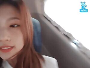 TWICE-SANA show hẻ legs.