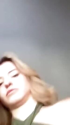 Nip slip and a pathetic acting